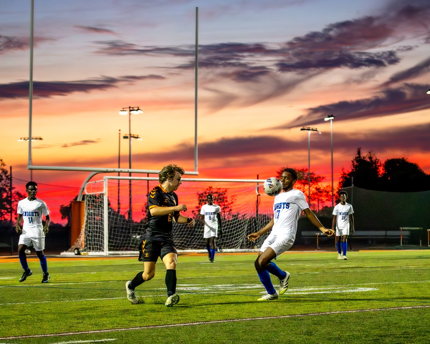 Soccer during sunset in the fall > everything!

Taking a quick peek backwards to a game we captured about a month ago to use for a future project for @mn_mens_soccer 🌞

#tigerpride
#welcometothejungle