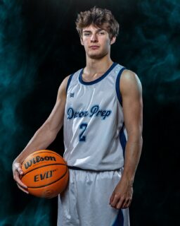 Aaaaand we’re gettin’ back at it! Welcome to 2026!
First little showcase here is a quick media day shoot we did with the seniors of @devonprepbball , which we later used to produce some sweet vinyl banners to hang in the gym for their senior day! 🫵🏻

@athletics_devon 
@devonprep